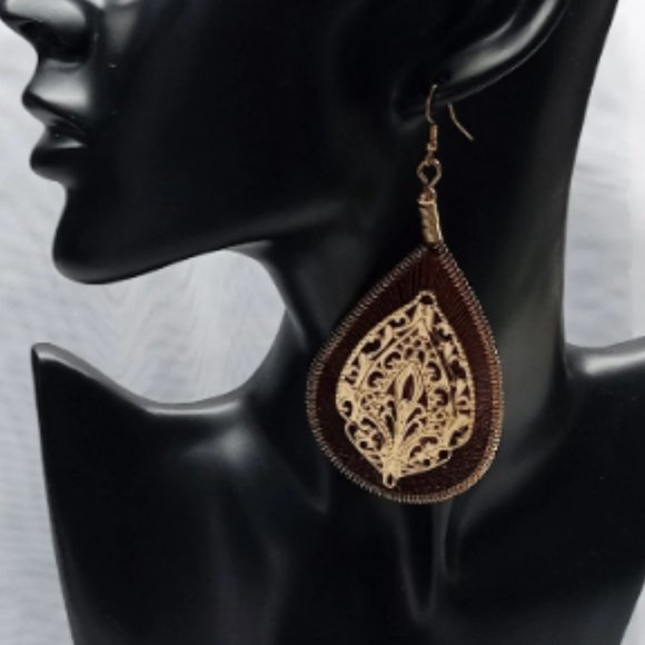 String Art Earrings for Pierced Ears, Goldstones Filigree Dangle Drop Earrings - Picture 2 of 3